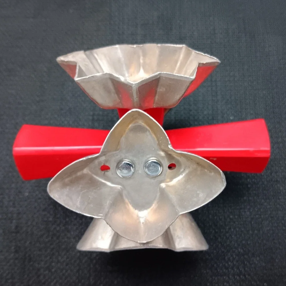 Vintage 5 Shape Wear-Ever No 3355 Aluminum Rotating Cookie Cutter 